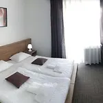 Restavracija In Prenocisca Carda 3*