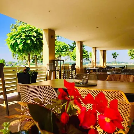 Hotel Restavracija In Prenocisca Carda 3*