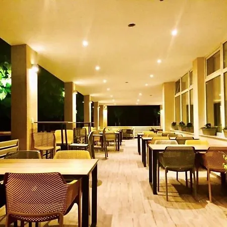 Restavracija In Prenocisca Carda Hotel