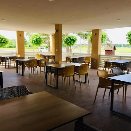 Restavracija In Prenocisca Carda