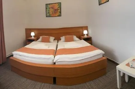 Restavracija In Prenocisca Carda 3*