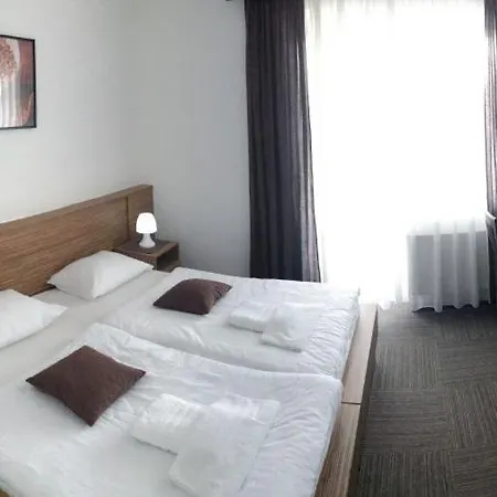 Restavracija In Prenocisca Carda 3*