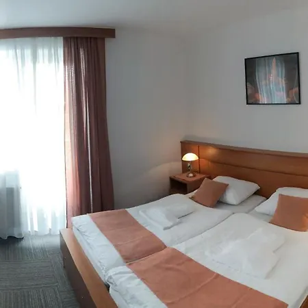 Hotel Restavracija In Prenocisca Carda 3*