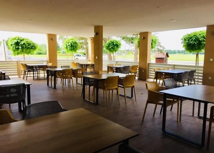 Restavracija In Prenocisca Carda