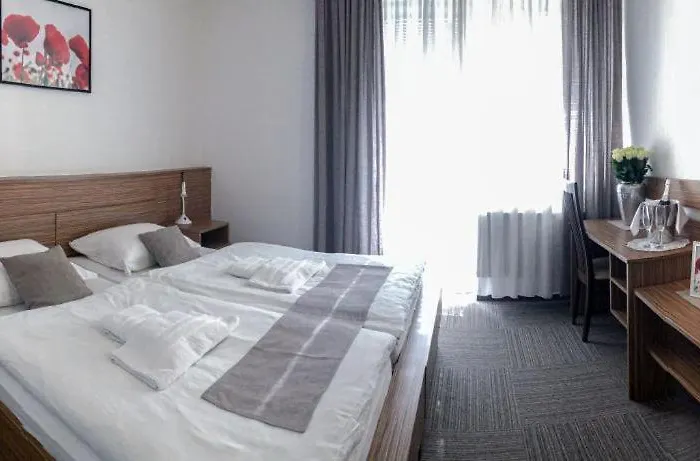 Restavracija In Prenocisca Carda 3*