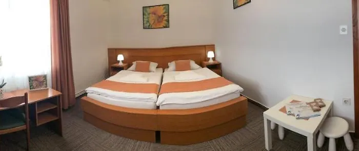 Restavracija In Prenocisca Carda 3*