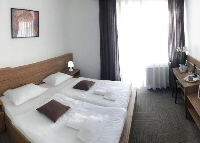 Restavracija In Prenocisca Carda 3*